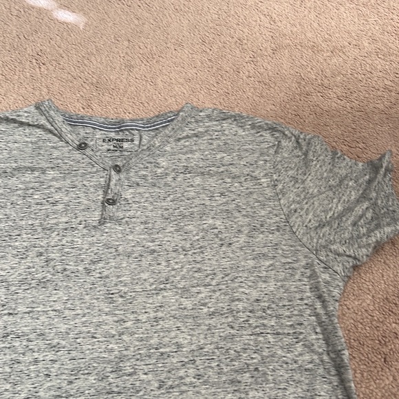 Express boys gray short sleeve shirt size M NWOT - Picture 2 of 3